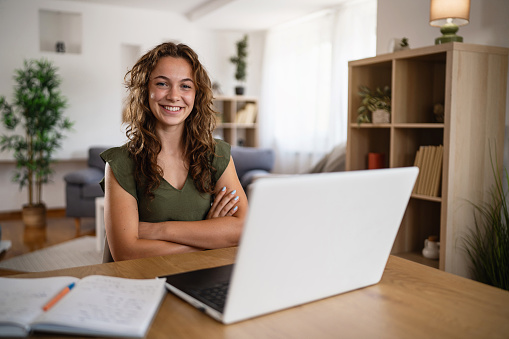 Pflegekraft im Gespräch mit Patientin